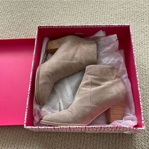 Elaine Turner Sawyer Sand Suede Nude Heeled Booties Shoes Size 7 Side Zip EUC